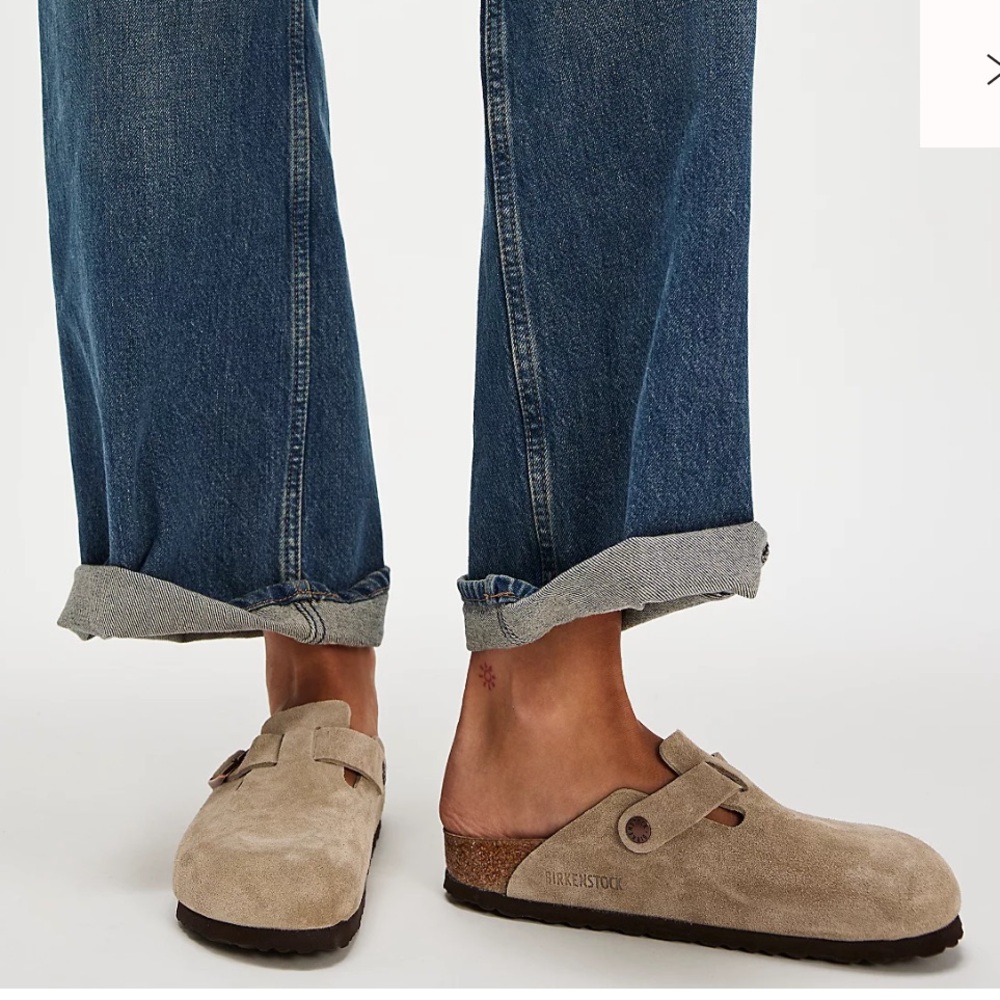 Birkenstock Boston Clogs Soft Footbed Suede Clog  in Tan Size 39 / 8